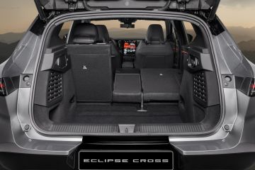 Obrázok galérie Mitsubishi Eclipse Cross BEV je rodinné SUV v elektrickom kabáte z Francúzska #19