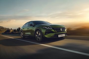 Obrázok galérie Peugeot sa pustil do vylepšenia 408, vyzerá lepšie a bude aj lepšie jazdiť #1