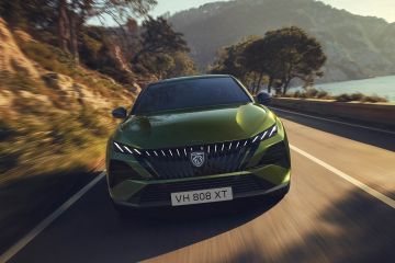 Obrázok galérie Peugeot sa pustil do vylepšenia 408, vyzerá lepšie a bude aj lepšie jazdiť #8