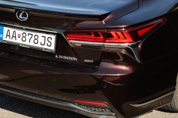 Obrázok galérie Jazdený Lexus LS500h: Oplatí sa kúpiť vlajkovú loď, ktorú väčšina ľudí prehliadla? (Spoľahlivosť a čo kontrolovať pri kúpe) #7