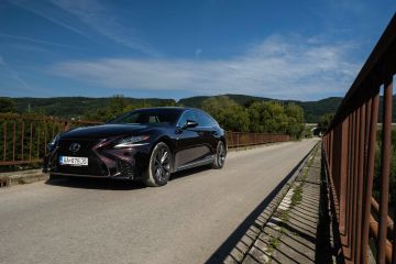 Obrázok galérie Jazdený Lexus LS500h: Oplatí sa kúpiť vlajkovú loď, ktorú väčšina ľudí prehliadla? (Spoľahlivosť a čo kontrolovať pri kúpe) #23