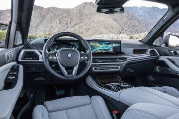 Obrázok galérie BMW X5 a X6 facelift: nová tvár, elektrifikácia a snowboard na prístrojovke #4