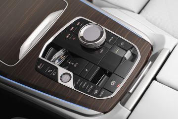 Obrázok galérie BMW X5 a X6 facelift: nová tvár, elektrifikácia a snowboard na prístrojovke #6
