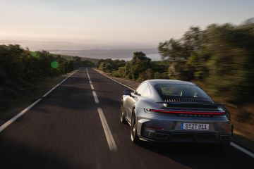 Obrázok galérie Porsche 911 Turbo S prináša prvýkrát hybrid a stovku za 2,5 sekundy #5