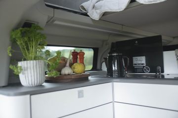Obrázok galérie Ford myslí aj na karavany, s Westfaliou ponúkne nový Transit Custom Nugget #23