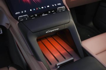 Obrázok galérie Nové Porsche Cayenne šokuje výkonmi, nie iba pohonu, ale aj nabíjania #5