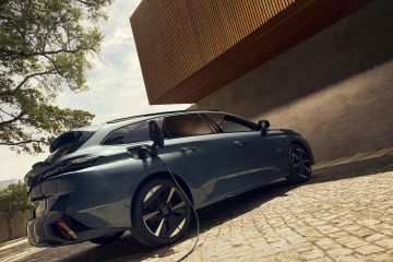 Obrázok galérie Peugeot 308 po modernizácii dokáže presvedčiť o elektrifikácii #8