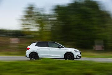 Obrázok galérie Škoda Fabia 130 ukazuje, že hothatch z Boleslavi nemusí mať logo RS #7