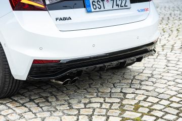 Obrázok galérie Škoda Fabia 130 ukazuje, že hothatch z Boleslavi nemusí mať logo RS #11