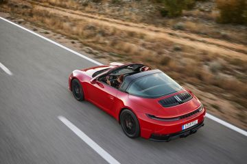 Obrázok galérie Porsche 911 GTS sa pripravuje na budúcnosť hybridom #1