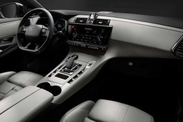 Obrázok galérie SUV DS7 má facelift, prináša vrcholný plug-in hybrid s výkonom 360 koní #11