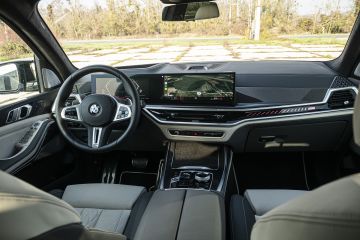 Obrázok galérie Modernizovné BMW X7 M60i ťahá ako šialené #10