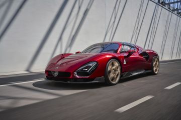 Obrázok galérie Nádherná Alfa Romeo 33 Stradale bude mať benzínový motor, ale aj elektrickú alternatívu #15