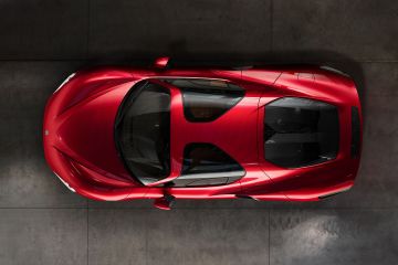 Obrázok galérie Nádherná Alfa Romeo 33 Stradale bude mať benzínový motor, ale aj elektrickú alternatívu #10