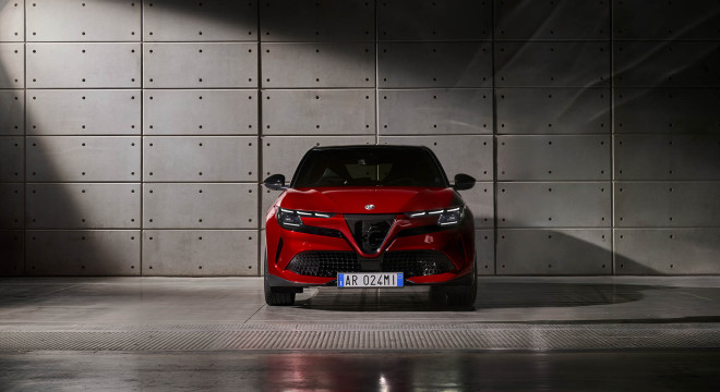 Alfa Romeo ide dole, nie predajmi, ale veľkosťami, pripravila model Milano