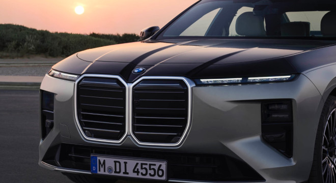BMW ukázalo, že budúcnosť sedanov má rad 7 pevne v rukách aj s faceliftom