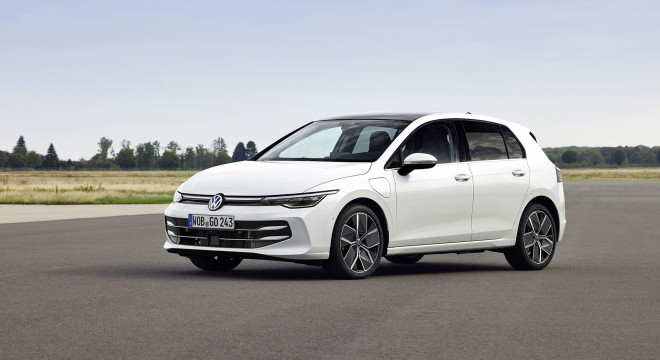 Volkswagen Golf s faceliftom zabúda na trojvalce a terénne alternatívy