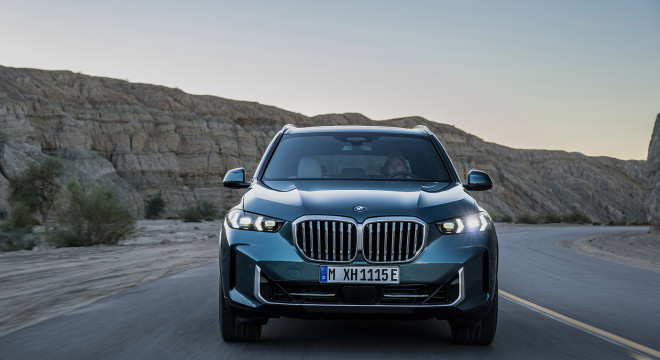 BMW X5 a X6 facelift: nová tvár, elektrifikácia a snowboard na prístrojovke
