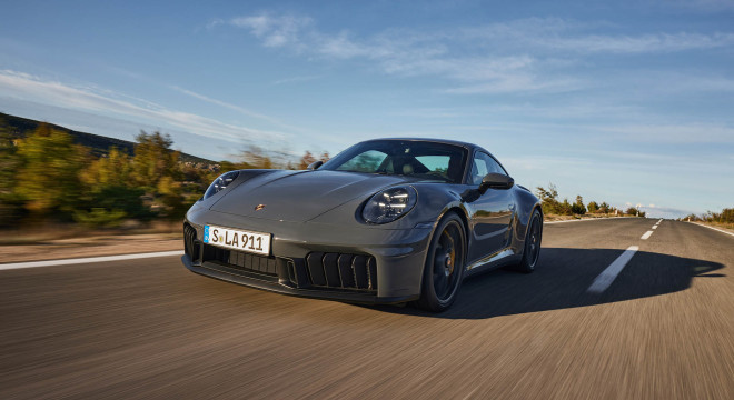 Porsche 911 GTS sa pripravuje na budúcnosť hybridom