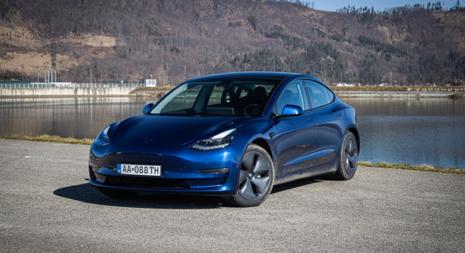 Tesla Model 3 Long Range, Premium Sound, Ťažné, Deep Blue Met, po servise, DPH