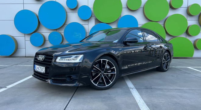Audi S8 PLUS Quattro AT8 (605k)