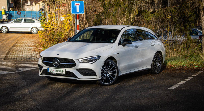 Mercedes-Benz CLA Shooting Brake 250e SB AMG, Burmester, Ambient, Servis grátis, Slovenské