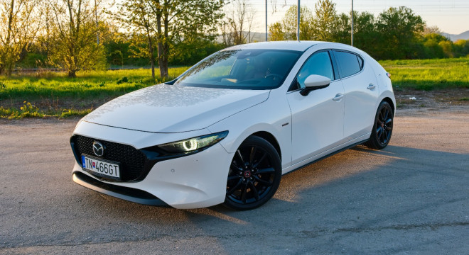 Mazda 3 2.0 SkyactivX Anniversary Edition 100th Luxury & Safety packet M6 Hybrid