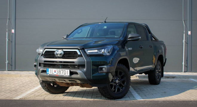 Toyota Hilux DC 2.8 I D-4D Invincible 4x4 A/T