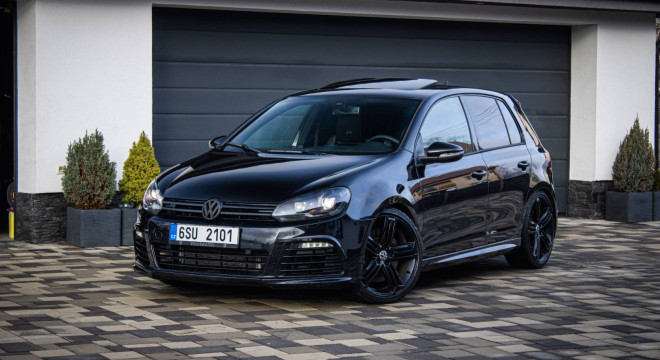 Volkswagen Golf R 2.0 TSI 4Motion 265kW, originál úprava APR, HF karbon sanie, DCC s nastavením