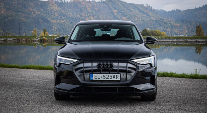 Audi E-tron 55 quattro, webasto, vzduchový podvozok, ťažné, DPH, SOH 87%
