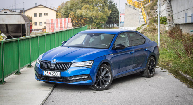 Škoda Superb 2.0 TDI 140kW Sportline, Matrix LED, Canton, DCC, El. ťažné, Supernova