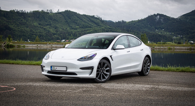 Tesla Model 3 Long Range Refresh EAP 95% SOH, Matrix Led, Dvojité Sklá, tepelné čerpadlo
