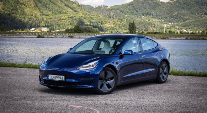 Tesla Model 3 Long Range 4x4 Premium Sound, Biely interiér, odpočet DPH
