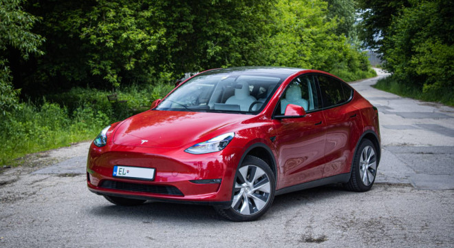 Tesla Model Y Long Range AWD, Biely interiér, Tepelné čerpadlo, Dvojité sklá, DPH