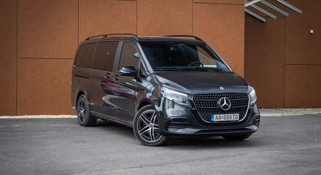 Mercedes-Benz V300d 4MATIC AMG Line, Black optik, Slovenské, Servis grátis, ťažné, Multibeam