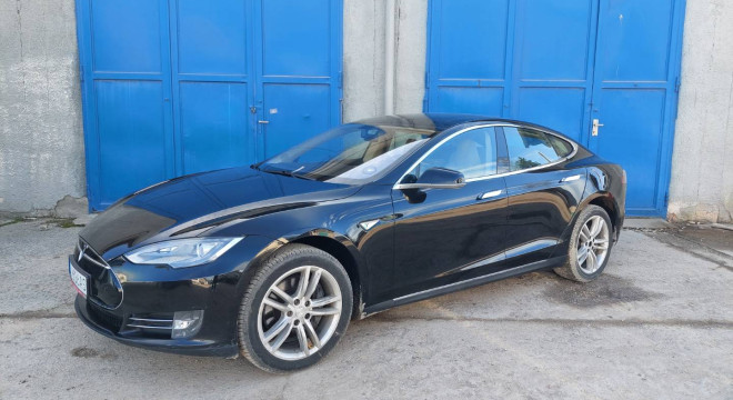 Tesla Model S 85