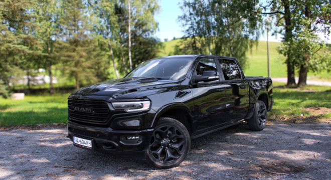 Dodge RAM 1500 5.7 HEMI Limited Black edition