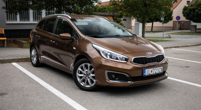 KIA Cee'd SW 1.6 GDi Silver