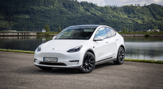 Tesla Model Y Long Range Ryzen, R20, SOH 92%, nelakované, Matrix, 4x dvojité sklá, DPH