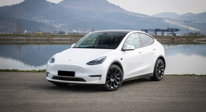 Tesla Model Y Long Range Ryzen, R20, SOH 92%, nelakované, Matrix, 4x dvojité sklá, DPH