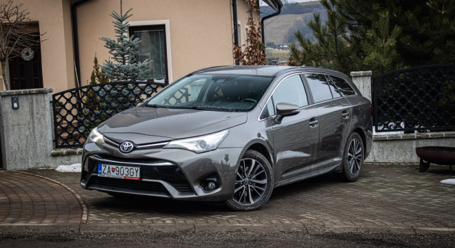 Toyota Avensis Combi 2.0 D-4D S&S Executive, Slovenské, pravidelný servis, kamera