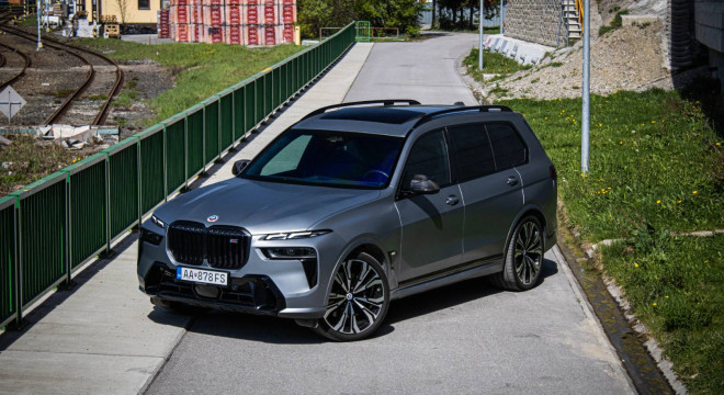 BMW X7 M60i V8 4.4i, Osvetlená predná maska, Executive drive pro, msport package pro