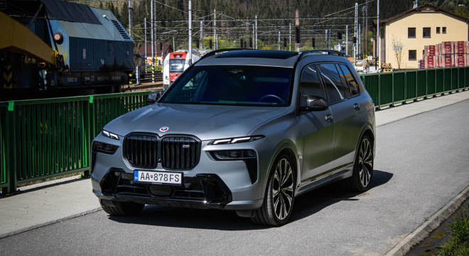 BMW X7 M60i V8 4.4i, Osvetlená predná maska, Executive drive pro, msport package pro