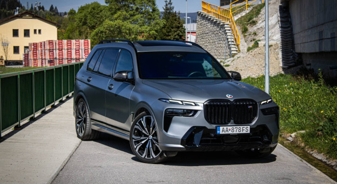 BMW X7 M60i M sedadlá, vo fólii, Iconic Glow, Executive drive pro, Pano Sky Lounge, DPH