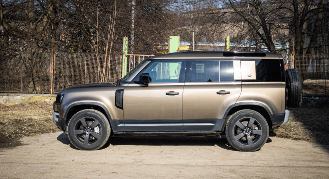 Land Rover Defender 110 P400, nelakované, el. ťažné, nejazdené v teréne, DPH