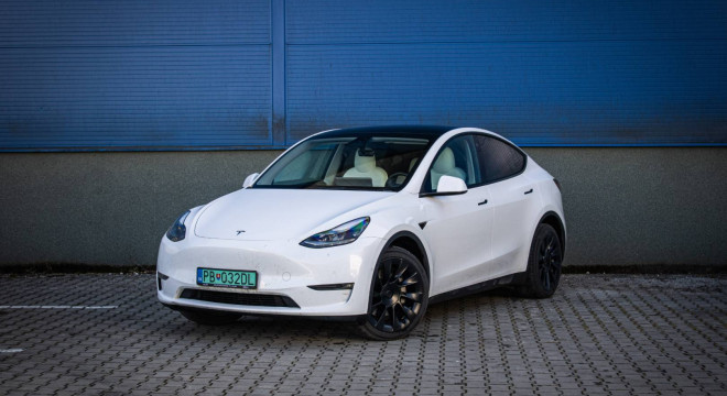 Tesla Model Y Long Range Dual Motor 82 kWh batéria, 1. majiteľ, tepelné čerpadlo, biely int.