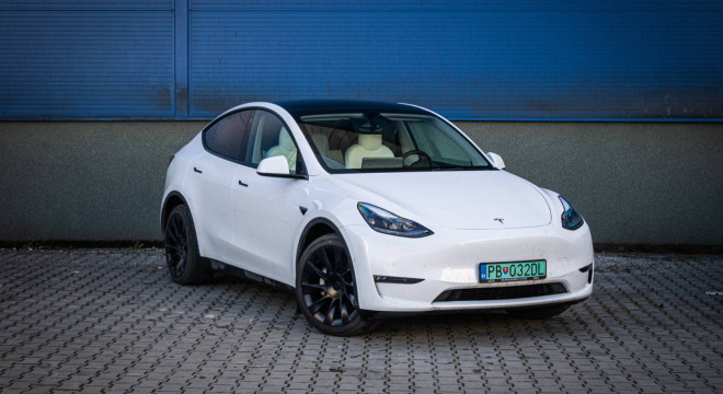 Tesla Model Y Long Range Dual Motor 82 kWh batéria, 1. majiteľ, tepelné čerpadlo, biely int.