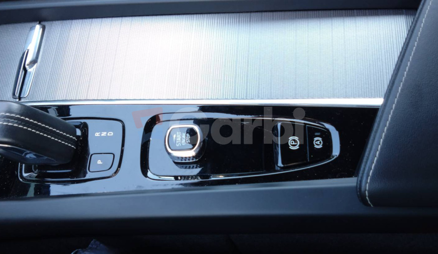 Volvo XC60 2.0 B4 mHEV R-Design A/T