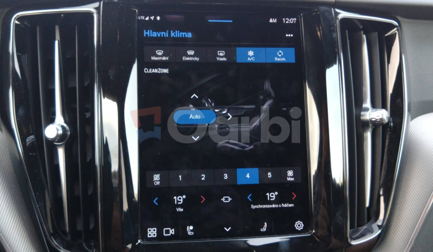 Volvo XC60 2.0 B4 mHEV R-Design A/T