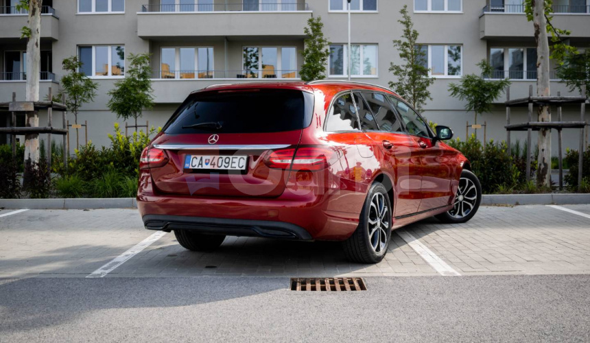 Mercedes-Benz C trieda Kombi 220 d 4matic A/T